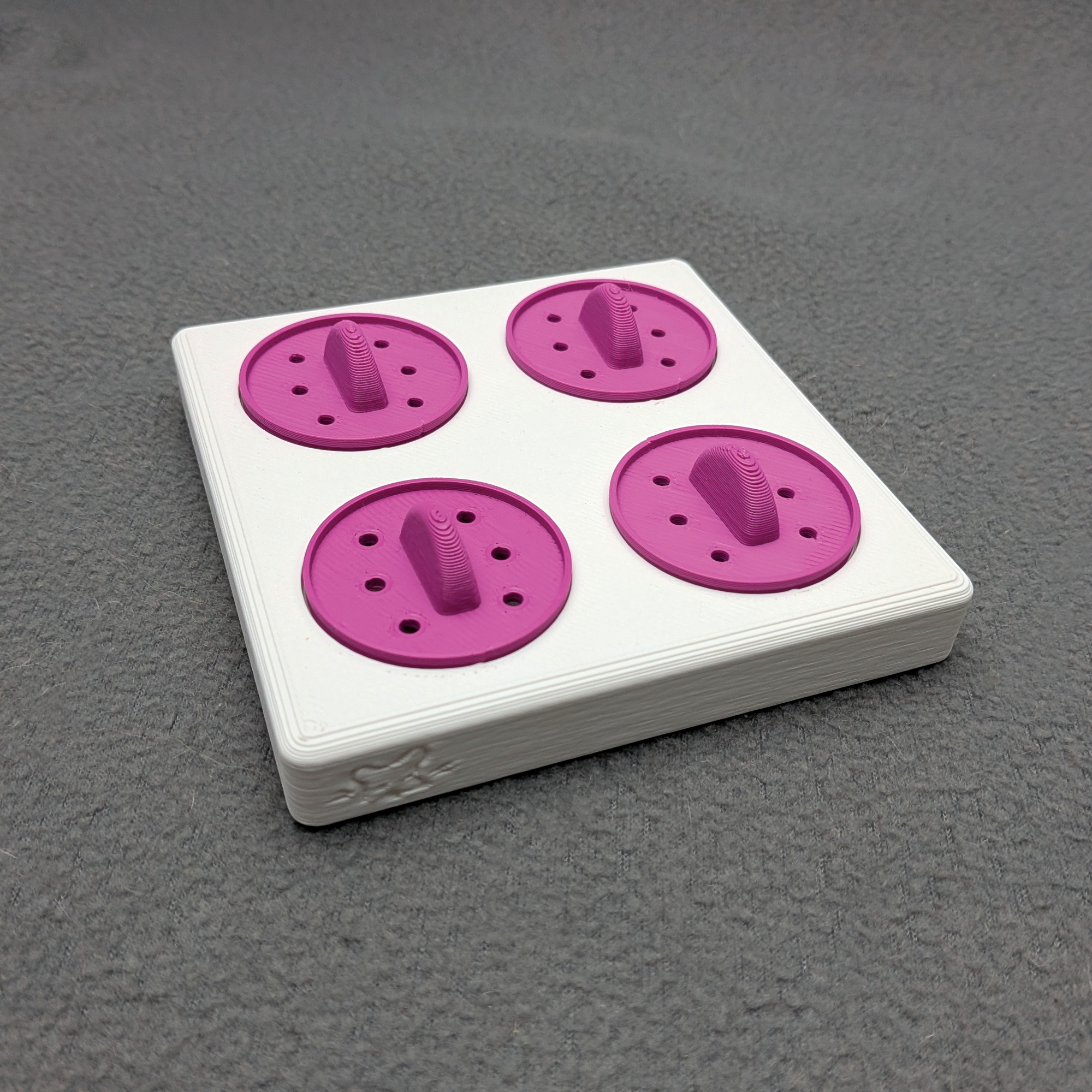 Small Foraging Puzzle Toy 12 x 12 cm